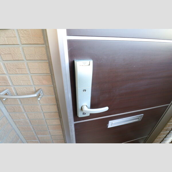 アヴェニール新川崎103号室 玄関キー