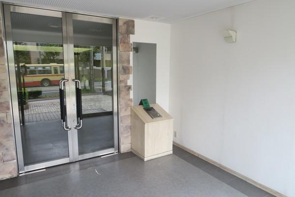 クエスト山手台 エントランス