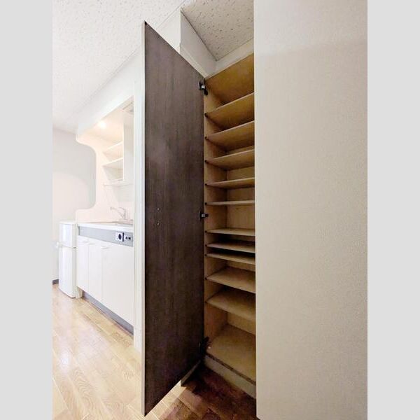 ドミトリー白根102号室 玄関