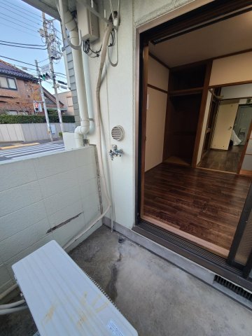 パークデュオ亀有102号室 広めのテラスがあります。洗濯機は外置きになります