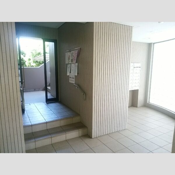 ルーチェ緑が丘A エントランス