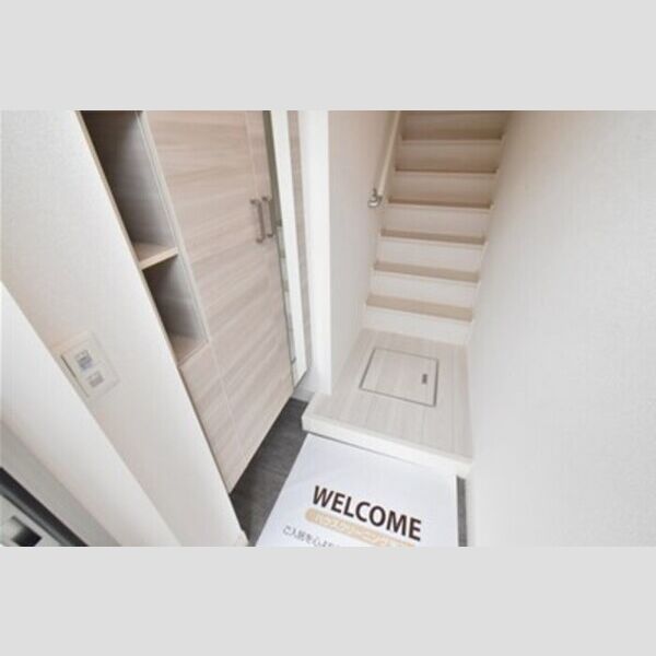 メゾンレポルディ 玄関