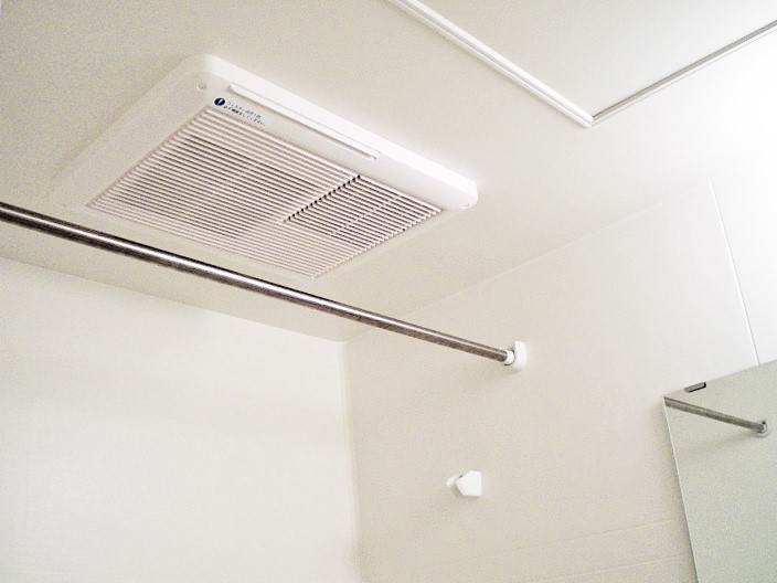 レオパレスクエスタ201号室 浴室換気乾燥機