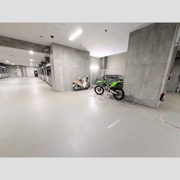 カスタリア高輪 バイク置き場