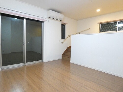 横浜市中区池袋戸建1階 洋室１０．６帖（内装前）