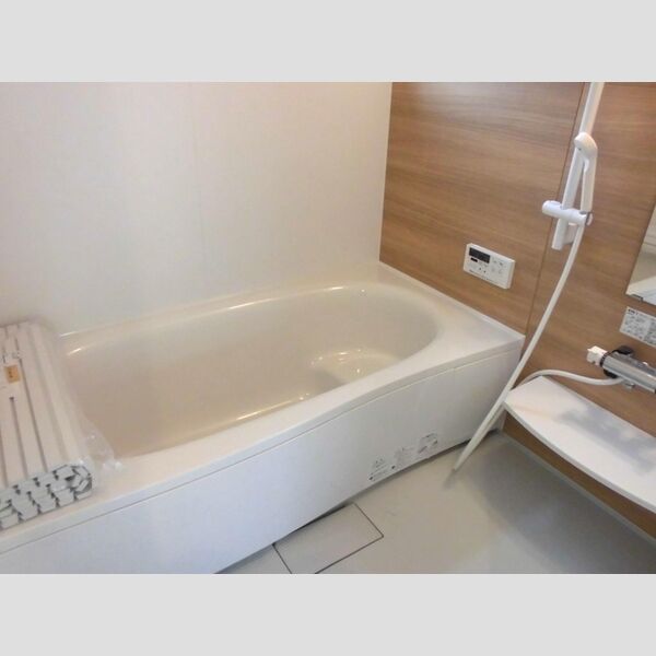 OLIVE ARBRE 30 ♪足も伸ばせる1坪タイプの浴室です♪