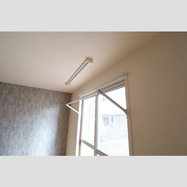 リビングタウン登戸106号室 室内物干し