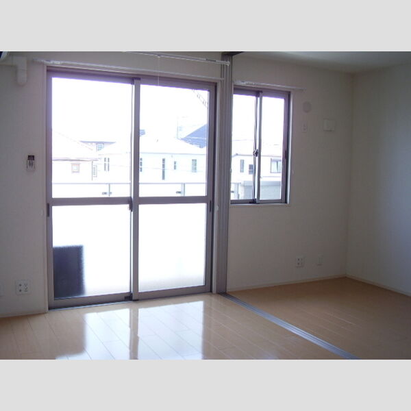 ピアチェボーレ 303　LDK-洋室