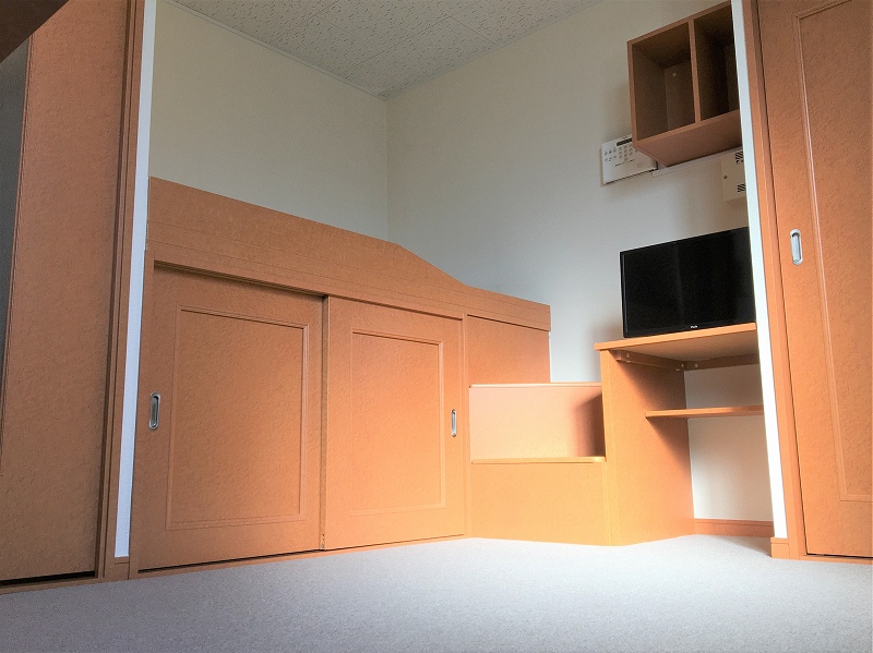 レオパレスエナ203号室 寝室