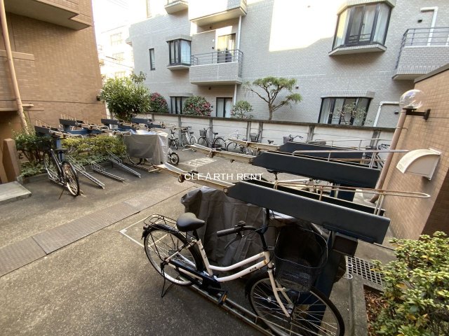 センチュリー西久保3階 駐輪場