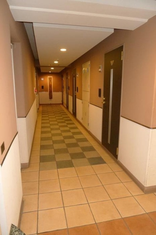 ステージファースト用賀アジールコート3階 共用廊下