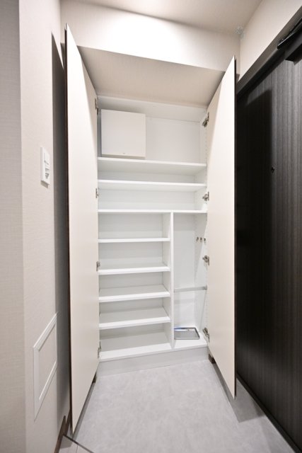 ＧＲＡＮＳＩＴＥ　ＮＡＫＡＭＥＧＵＲＯ6階 靴入