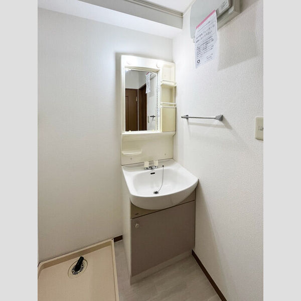 ドエルカルミア　B B101号室洗面所