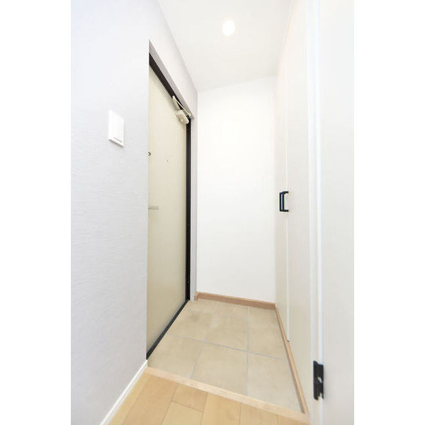 サリースマイル参番館0202号室 玄関