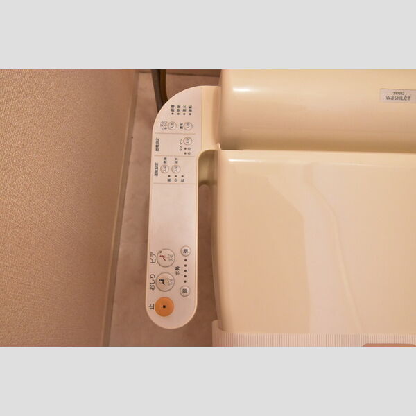 グリーンハイツ105号室 温水洗浄暖房便座付です。