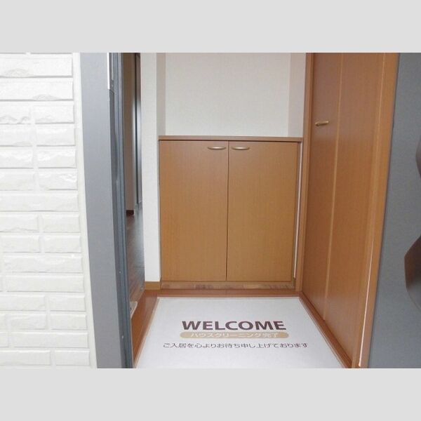 モナリエ飯泉 ■玄関と下駄箱です■
