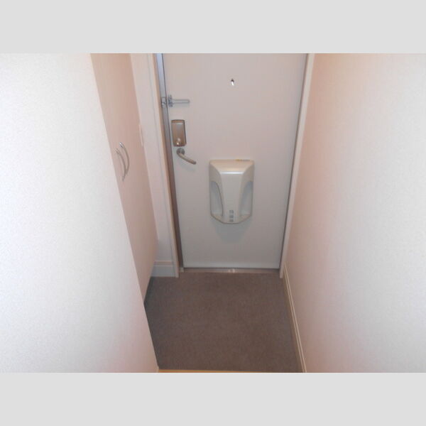 プレジール205号室 玄関