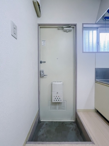 新井ハイツ1階 玄関