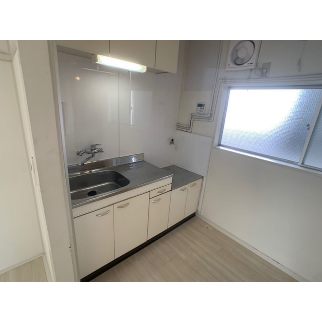 イワモトビル　ホワイトコーポラス302号室 キッチン