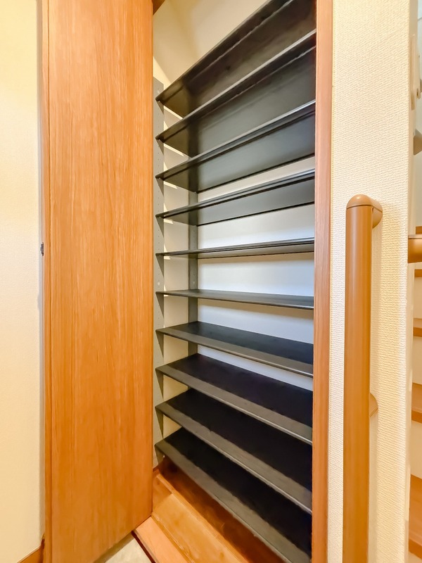 アイビスコートⅡ2階 玄関収納