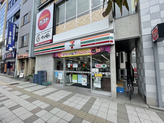 quador三田402号室 セブンイレブン港区芝５丁目店(コンビニ)まで310m