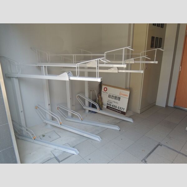 YSC横浜ビル403号室 駐輪場