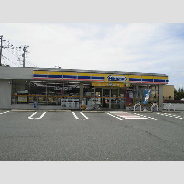 メゾンドール201号室 ミニストップ日野栄町店(445m)