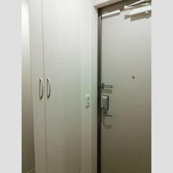 メゾン・アサヒ203号室 玄関