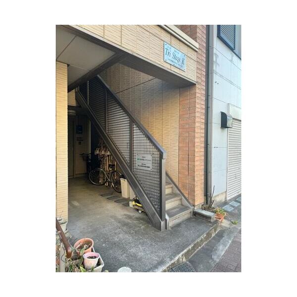 トリステージK エントランス