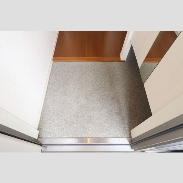 サンシャインみさと203号室 玄関