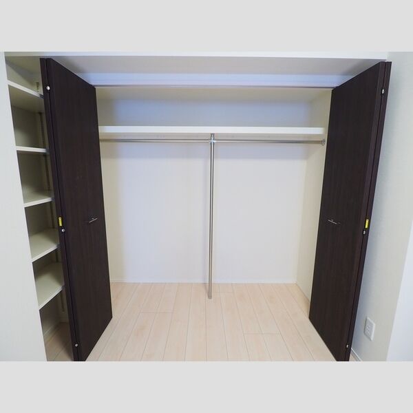 ロイジェントパークス千葉中央1413号室 クローゼット