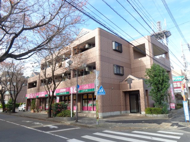 エスポアハイム 外観写真（昼）