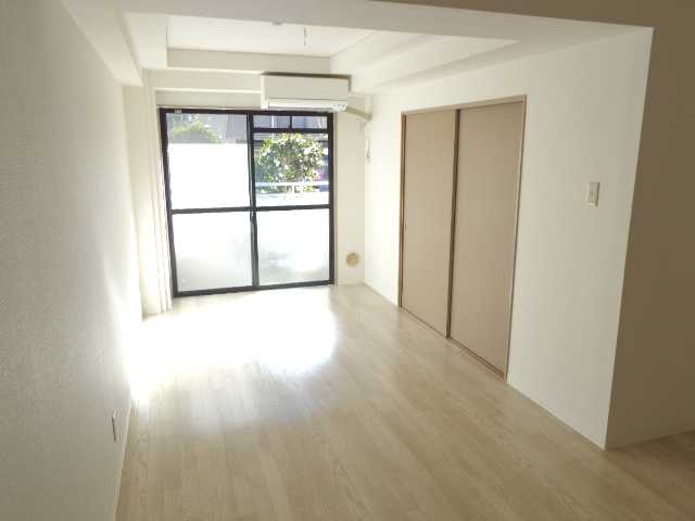 ドミールシャルム102号室 ＬＤＫ