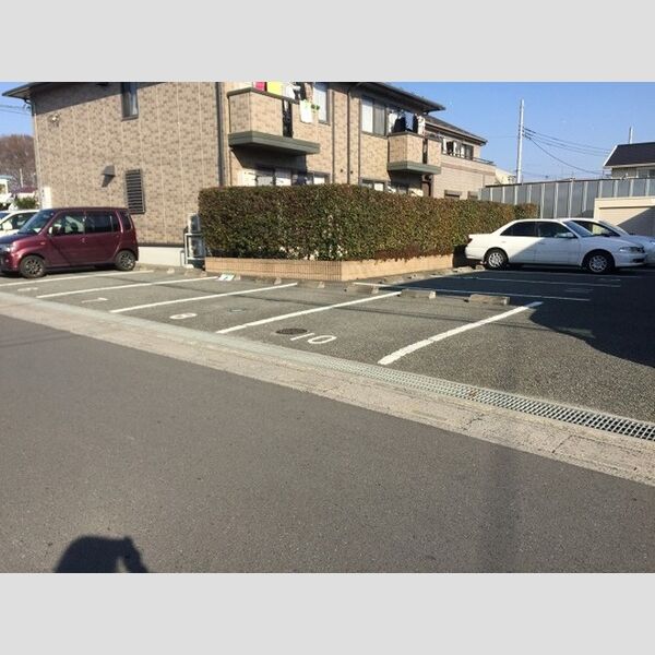 プレジュール　弐番館 駐車場