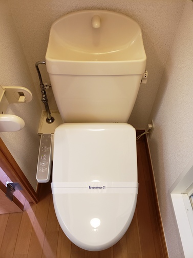 レオパレスリベェール101号室 温水洗浄便座