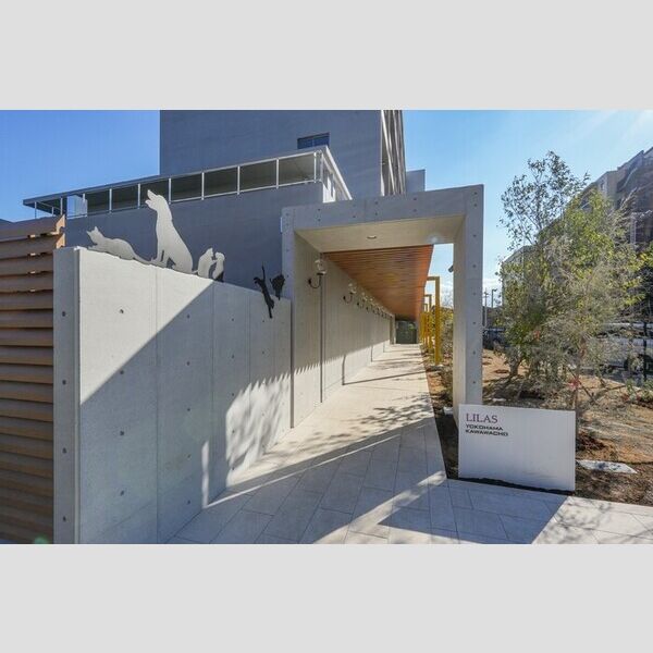 リーラ横浜川和町 アプローチ