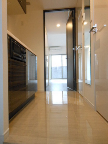 ガーラ・ヒルズ赤坂 明るい玄関です