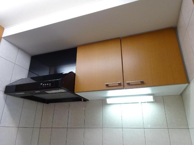 ローズガーデンＮＫＫ キッチン換気扇・吊戸棚