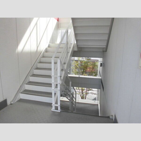 カーサコート熊谷101号室 共用階段