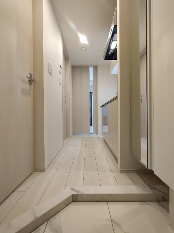 クレイシアIDZ横浜桜木町7階 玄関