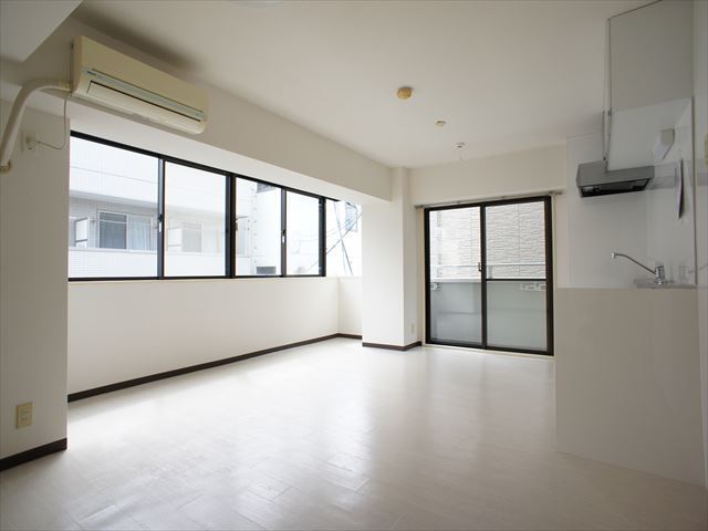 メゾン常磐松 ゆったり過ごせる居間です