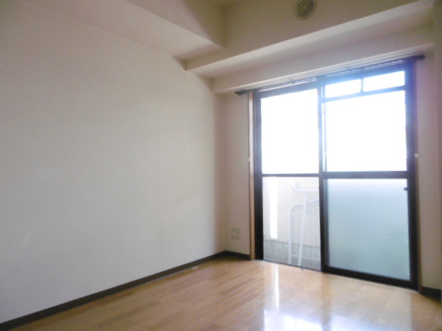 ロイヤルコート・オガワ0502号室 リビング