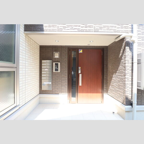 ノーブル向ヶ丘 エントランス(オートロック・集合ポスト・宅配ボックス)