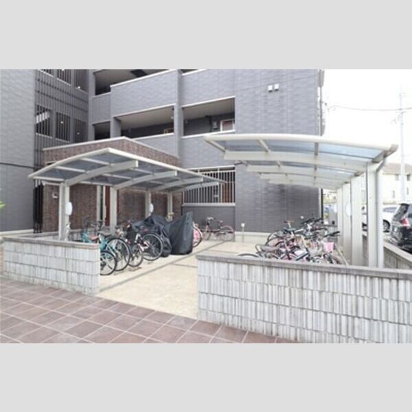 ウエスト レジデンス 駐輪場