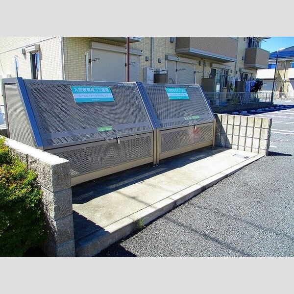 ルミエール瑞穂　壱番館102号室 ゴミストッカー