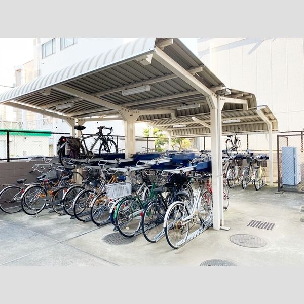 ワイズエメリールU 駐車場