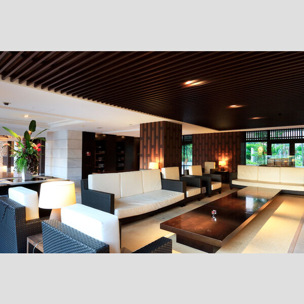 ロイヤルパークス西新井1025号室 エントランスホール