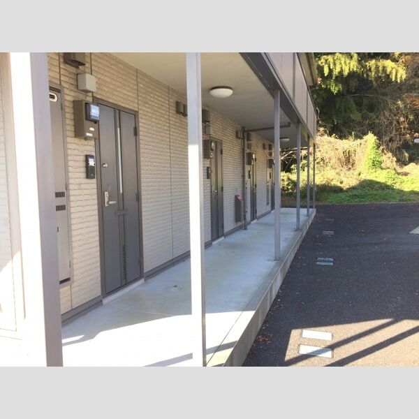 クレセント・シェル 1階玄関前共用廊下