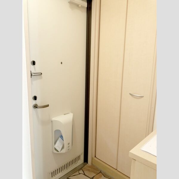 リヴェール105号室 玄関