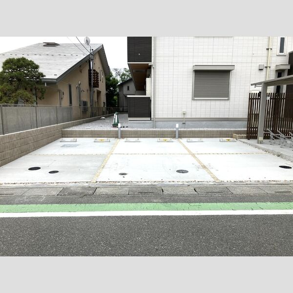 ノーブルラフィネ万平町　B 駐車場